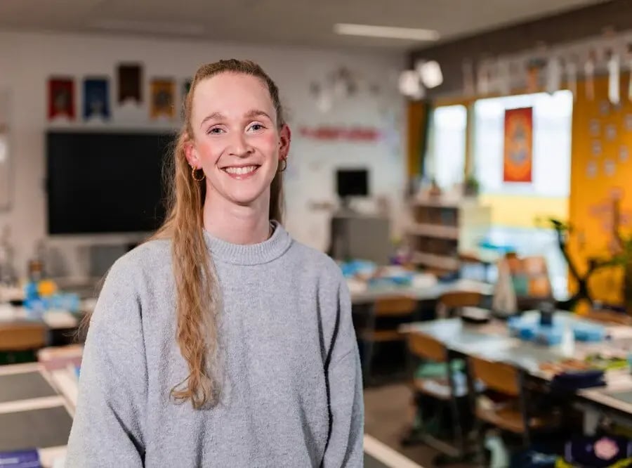 Volksschullehrkraft-mit-iPad-Melanie Ritter